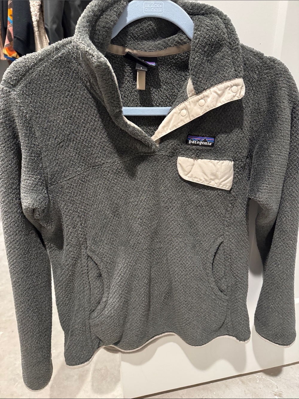 Patagonia Olive Green Synchilla Pullover with Cream Accents